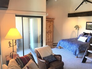 5 bedrooms, in-room safe, desk, iron/ironing board