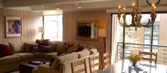 Wunderschöne 2017 aktualisierte Eigentumswohnung, kurzer Weg zu Aufzügen, Kamine, Balkone, Ansichten!