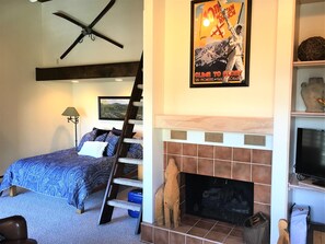 5 bedrooms, in-room safe, desk, iron/ironing board