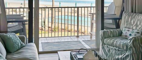 Smart TV, lettore DVD, libri, biblioteca musicale