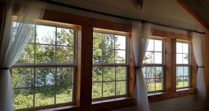 Ăcoutez l'accident des vagues de ce Sweet Lake Superior Loft prĂšs de Grand Marais