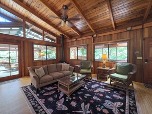 Smart TV, fireplace, DVD player, books - Hale Mauna Loa Volcano Vacation Getaway-Upper Level Volcanoes National Park  (Volcano)
