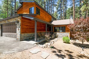 Exterior - Steps to Summit! Indoor Spa. Fireplace. Nice Deck. (Big Bear)