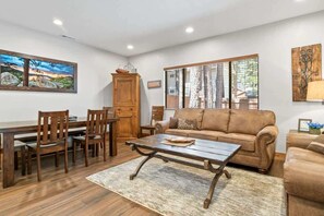 TV, fireplace, DVD player, offices - Steps to Summit! Indoor Spa. Fireplace. Nice Deck. (Big Bear)