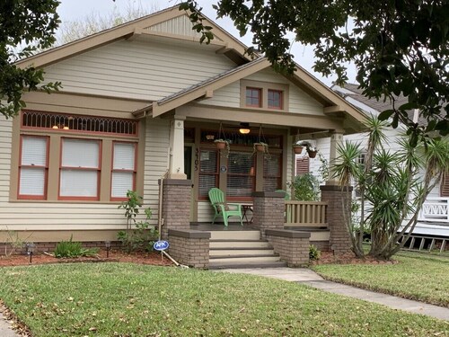 HISTORIC 1924 HOME - DOG FRIENDLY - WALK TO BEACH!