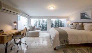 6 bedrooms, in-room safe, iron/ironing board, free WiFi