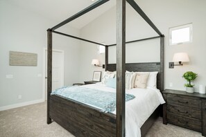 1 bedroom, desk, iron/ironing board, travel crib - Pristine, private home with OCEAN VIEWS near Del Mar & Torrey Pines (San Diego)