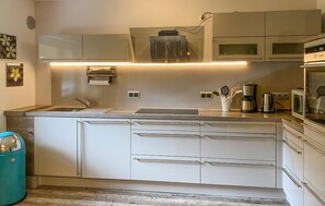 Fridge, oven, dishwasher, coffee/tea maker - Amazing apartment in Zweifelscheid (Zweifelscheid)