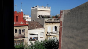 A view of a building with a balcony, a satellite dish, and a red roof. - Blau Masnou (El Masnou)