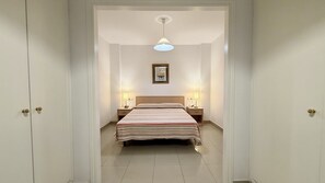 1 soverom, strykejern/-brett, wi-fi (inkludert) og sengetøy