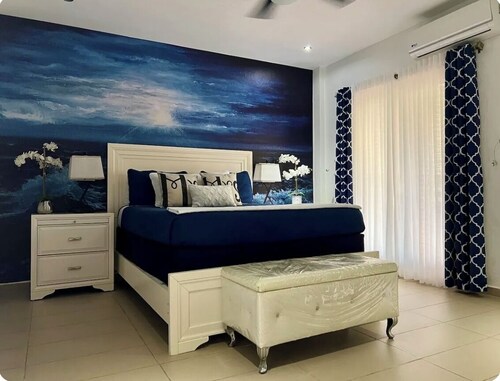 SunnyHills House, Roatan, Honduras