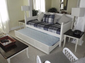 1 bedroom, iron/ironing board, free WiFi, bed sheets - OCEAN FRONT! SUPER CLEAN - see reviews!!! w/PRIVATE boardwalk beach access! (Carolina Beach)