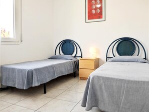 3 bedrooms, internet, bed sheets