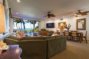 Smart TV, toys, books, stereo - RARE, GATED, PRIVATE BEACHFRONT HOME! PRIVATE POOL, 6 BEDS  6 BATHS (Kihei)