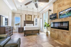 4 室のベッドルーム、アイロン / アイロン台、ベッドシーツ