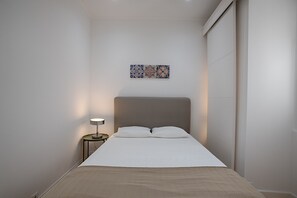1 chambre, fer et planche à repasser, accès au Wi-Fi (inclus)
