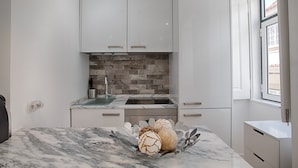 Private kitchen - Príncipe Real Charming Apartment  (C72) (Lisboa ciudad)