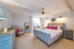 2 bedrooms, iron/ironing board, Internet, bed sheets - Fantastic Georgian garden flat in the heart of the city center  (Edinburgh)
