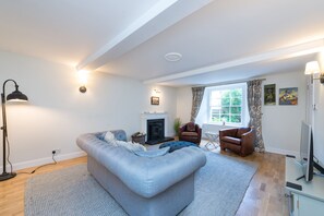 Flat-screen TV, fireplace