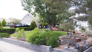 Property grounds - The Bird's Nest on Route 66  Great location right off the I-40  (Holbrook)