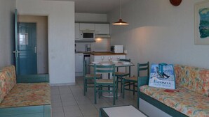 Unclassified image, 5 of 20, button - Fréjus: 1BR Apt, Sleeps 5, Pool, Beach 150m, Parking, Pets OK (Fréjus)