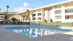 Unclassified image, 4 of 20, button - Fréjus: 1BR Apt, Sleeps 5, Pool, Beach 150m, Parking, Pets OK (Fréjus)
