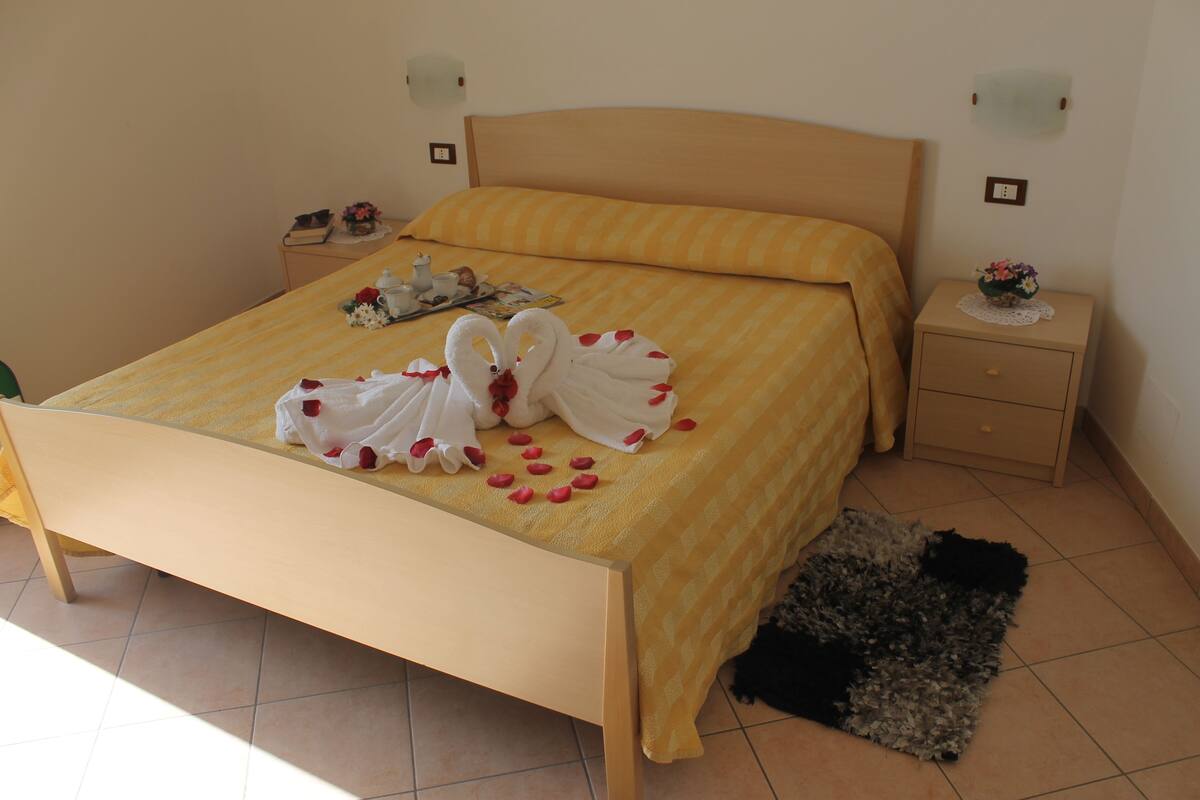 In-room safe, desk, free WiFi, bed sheets