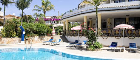 Außenpool, Liegestühle