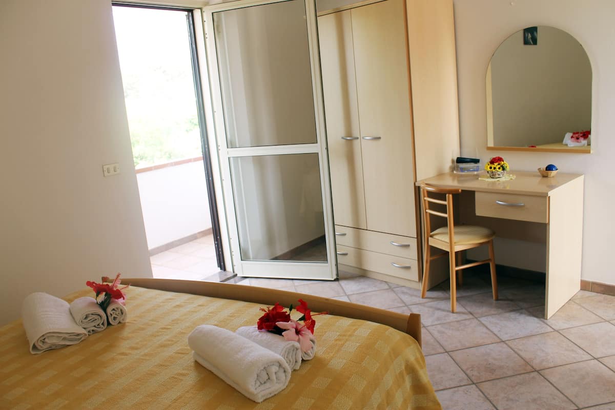 In-room safe, desk, free WiFi, bed sheets
