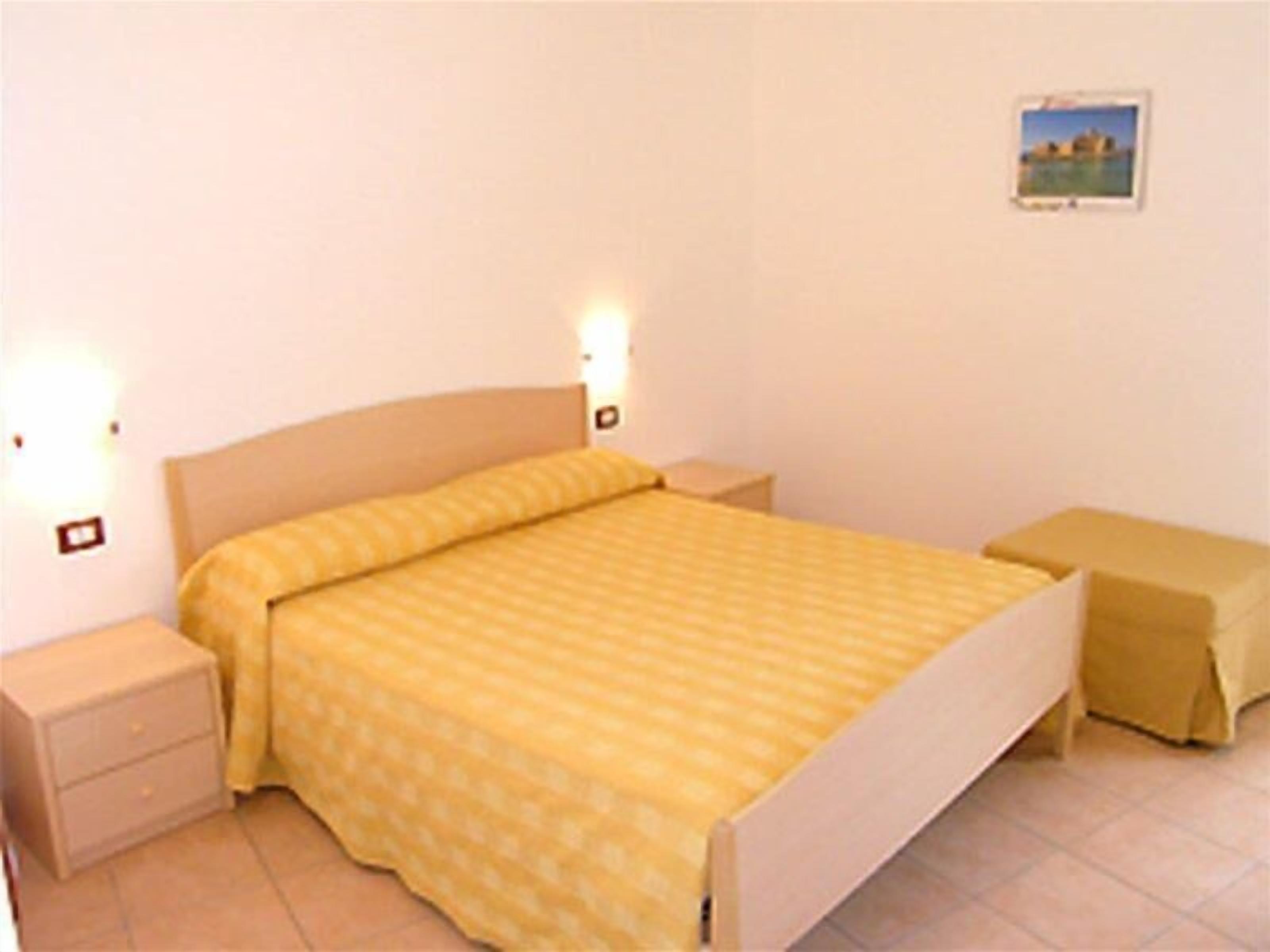 In-room safe, desk, WiFi (free), bed sheets
