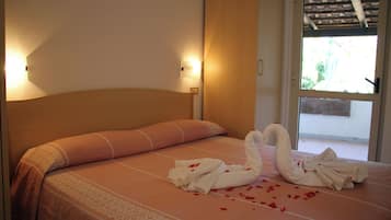 Economy Double Room | In-room safe, desk, free WiFi, bed sheets