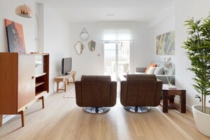 TV, DVD player - Beach House 2 by FeelFree Rentals (San Sebastián)