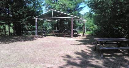 Cómoda cabaña de 3 dormitorios en las orillas del lago Chippewa Flowage en Hayward WI