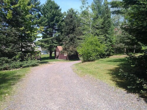 Comfortable 3 Bedroom Cabin On the Shores of Lake Chippewa Flowage in Hayward WI