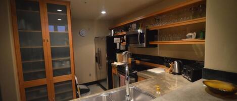 Kühlschrank, Mikrowelle, Ofen, Geschirrspüler