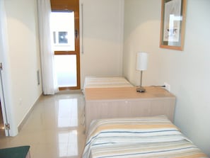 1 slaapkamer, een strijkplank/strijkijzer, gratis wifi, beddengoed