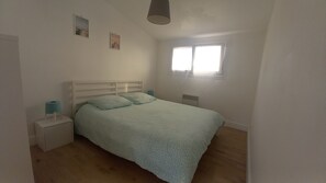 1 chambre, fer et planche à repasser, accès au Wi-Fi (inclus)