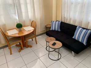 Smart TV - S1 BP | Steps to Beach (West Bay)