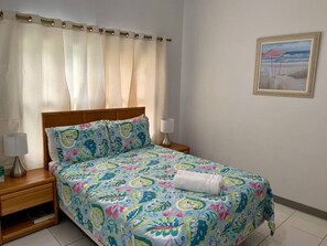 1 bedroom, desk, iron/ironing board, travel cot - S1 BP | Steps to Beach (West Bay)