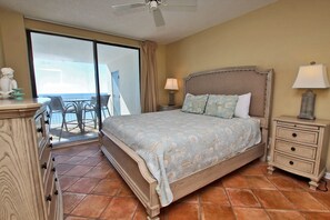 3 makuuhuonetta, silitysrauta/-lauta, ilmainen Wi-Fi, vuodevaatteet