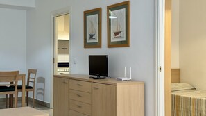 1 室のベッドルーム、アイロン / アイロン台、WiFi (無料)、ベッドシーツ