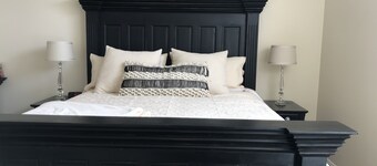 ** Lovely Salt Lake suburban Vacation home!