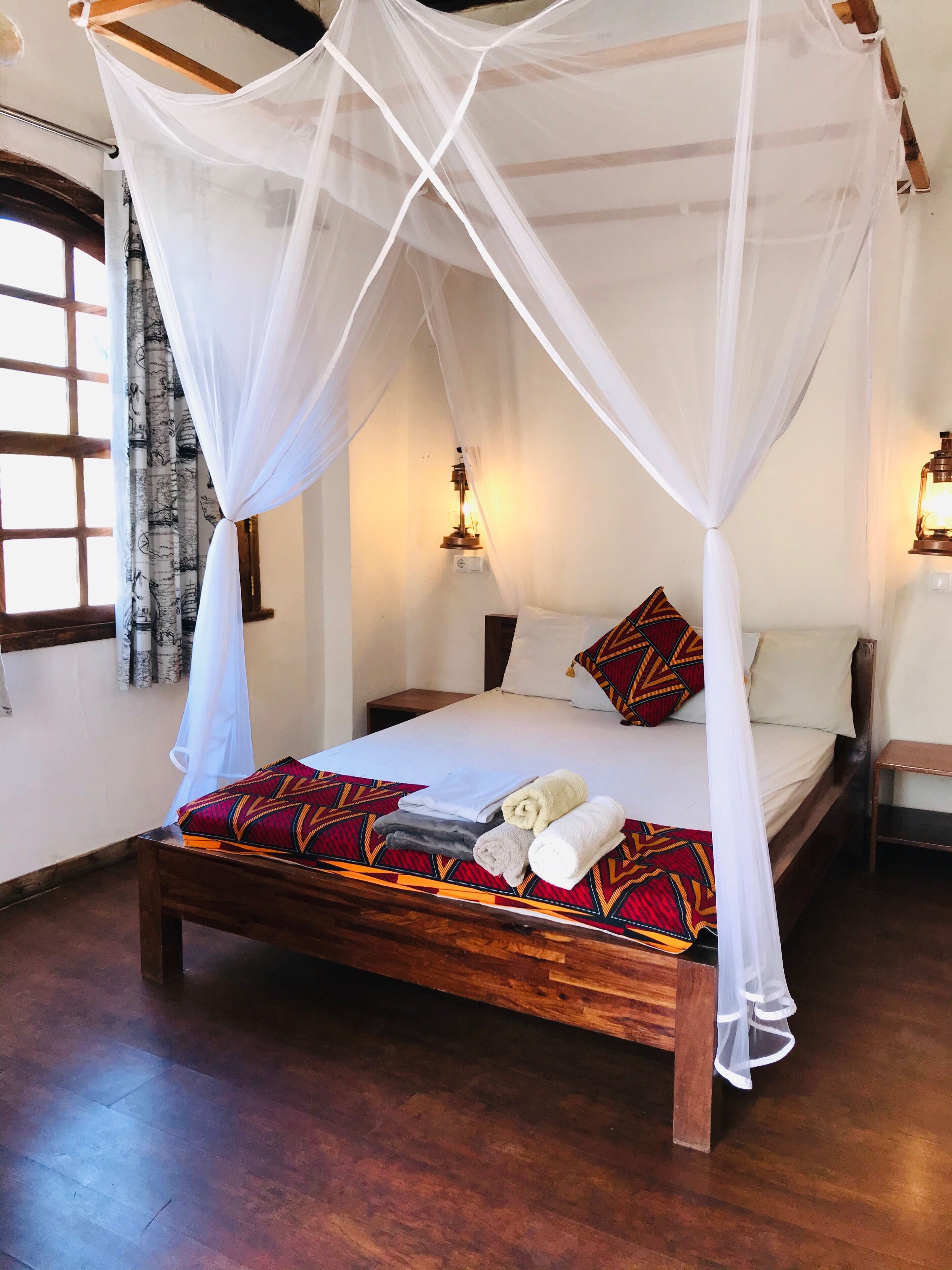 Executive Double Room | Minibar, in-room safe, desk, iron/ironing board