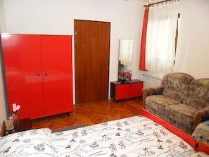 1 bedroom, iron/ironing board, WiFi, bed sheets