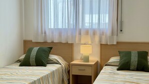 1 bedroom, iron/ironing board, free WiFi, bed sheets - MESTRAL 2-5 (L'Escala)