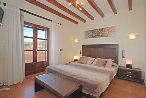 8 bedrooms, in-room safe, iron/ironing board, free WiFi