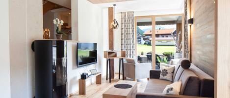 Televisie en een open haard