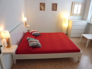 1 chambre, fer et planche à repasser, Wi-Fi, literie fournie