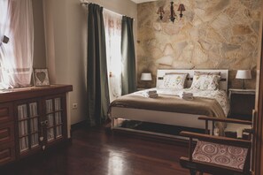 4 عدّة غرف نوم ومكتب ومكواة/لوح كي وواي فاي