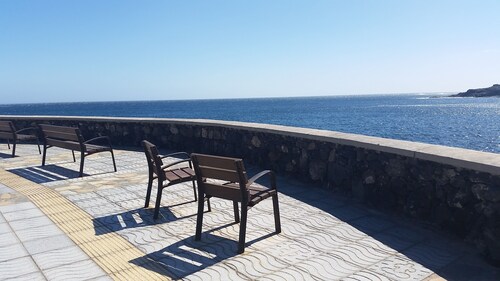 Beautiful and quiet duplex next to the sea